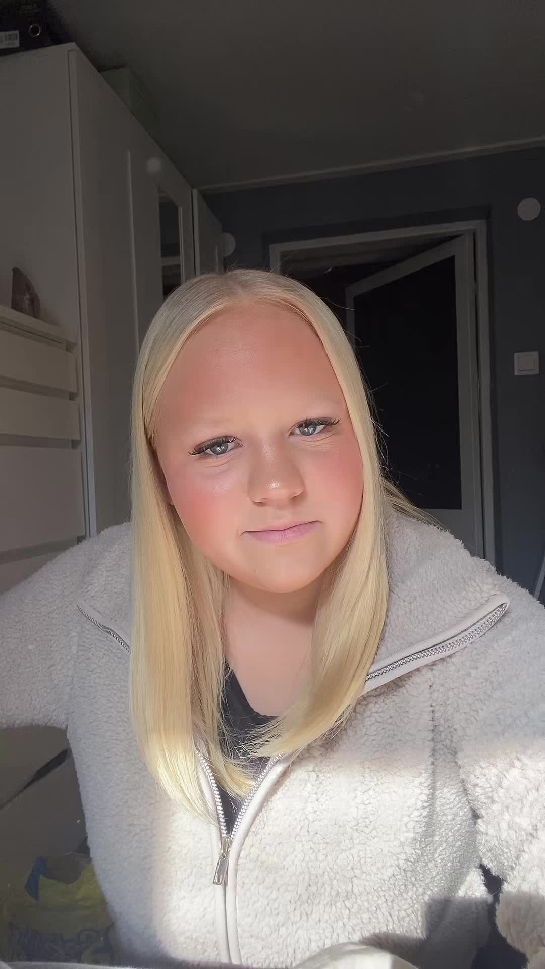 @Elsa 🎀