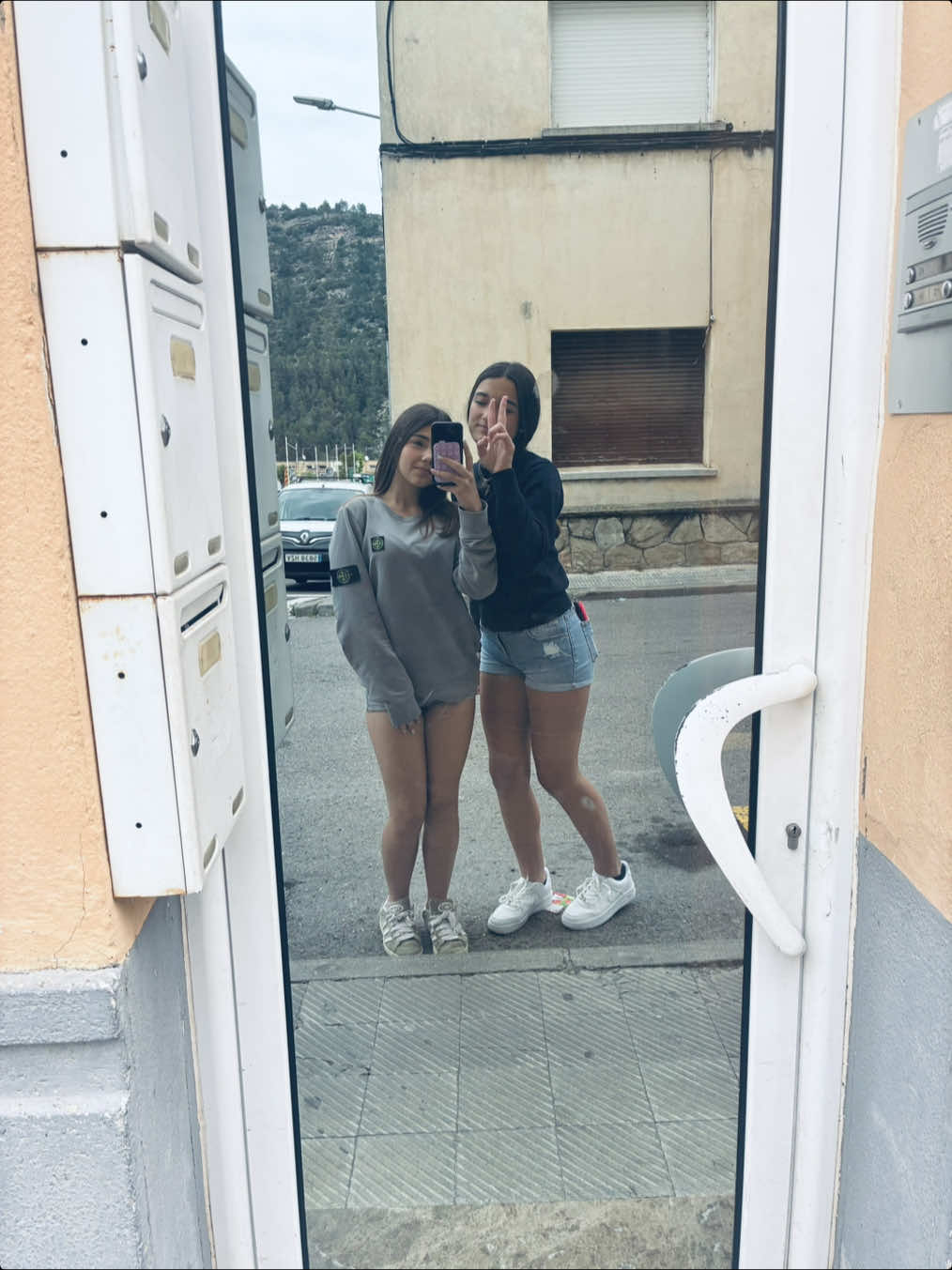 @_Ainetaa_