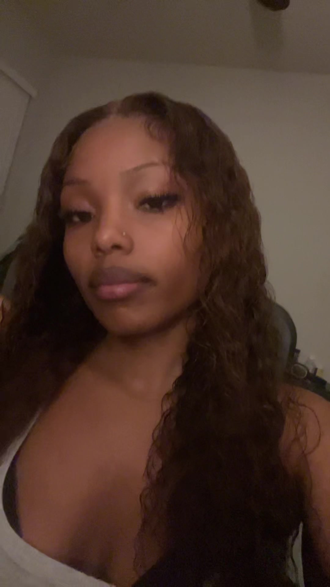 @moni 𖣂
