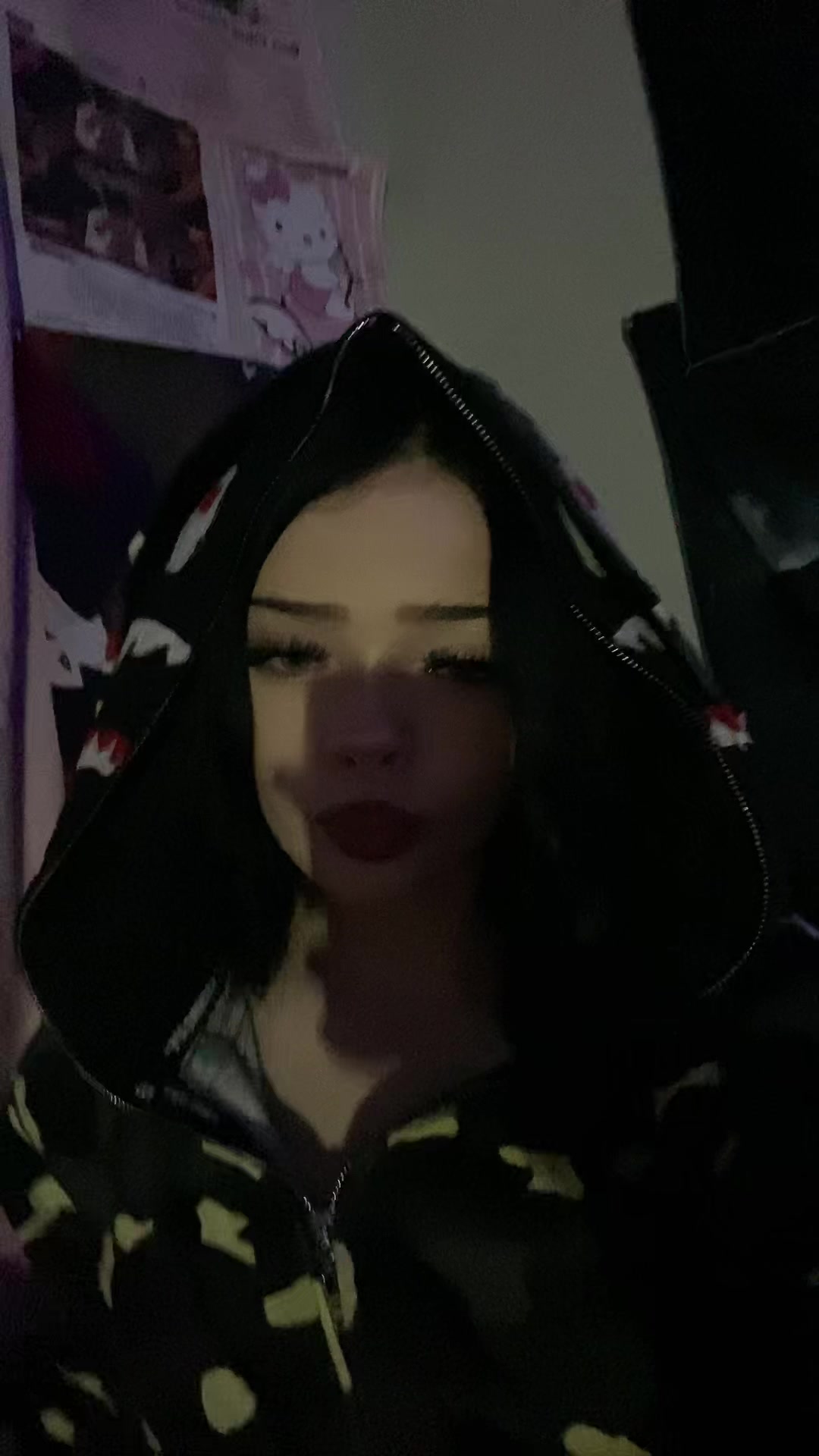 @𝓜🧟&zwj;♀️