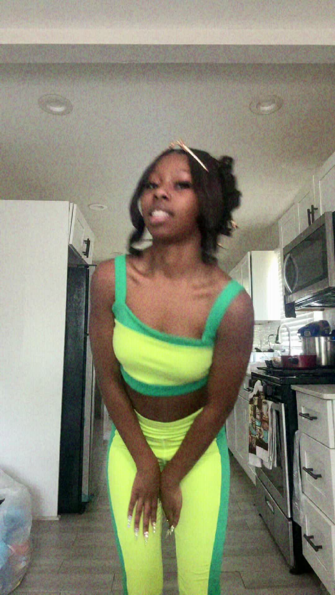 @👸🏽
