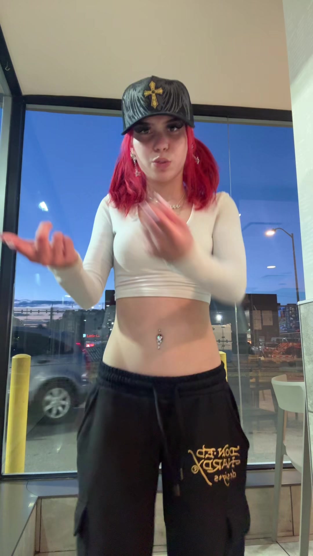 @qh0st1n