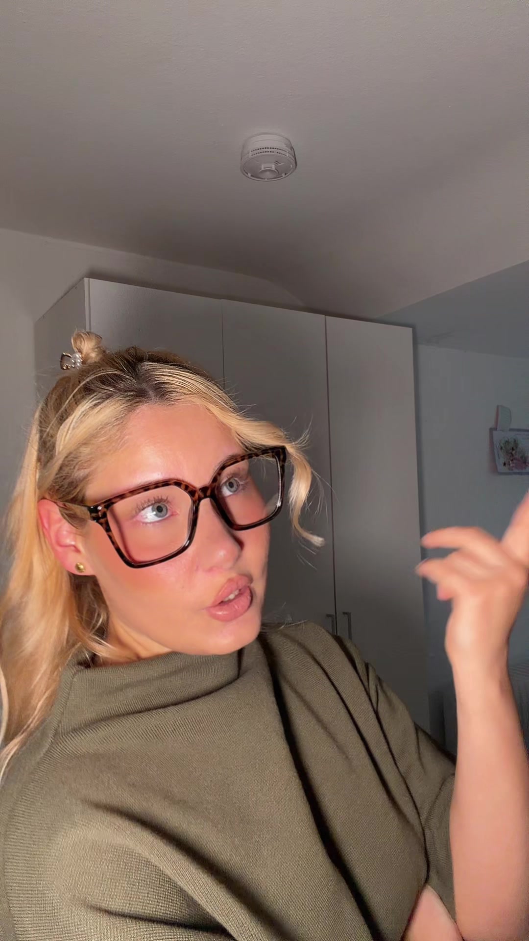 @LARISSA