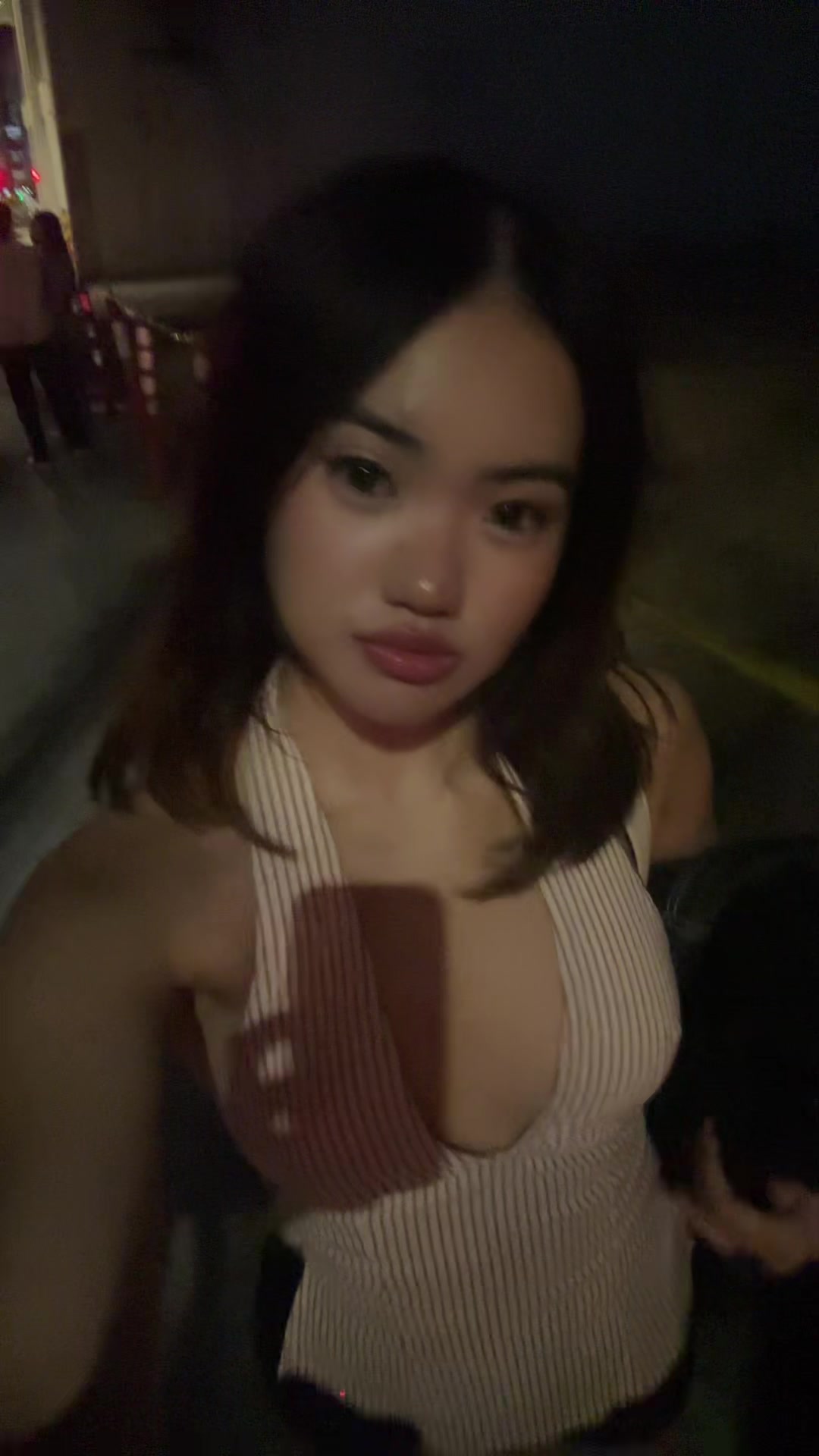 @🦦