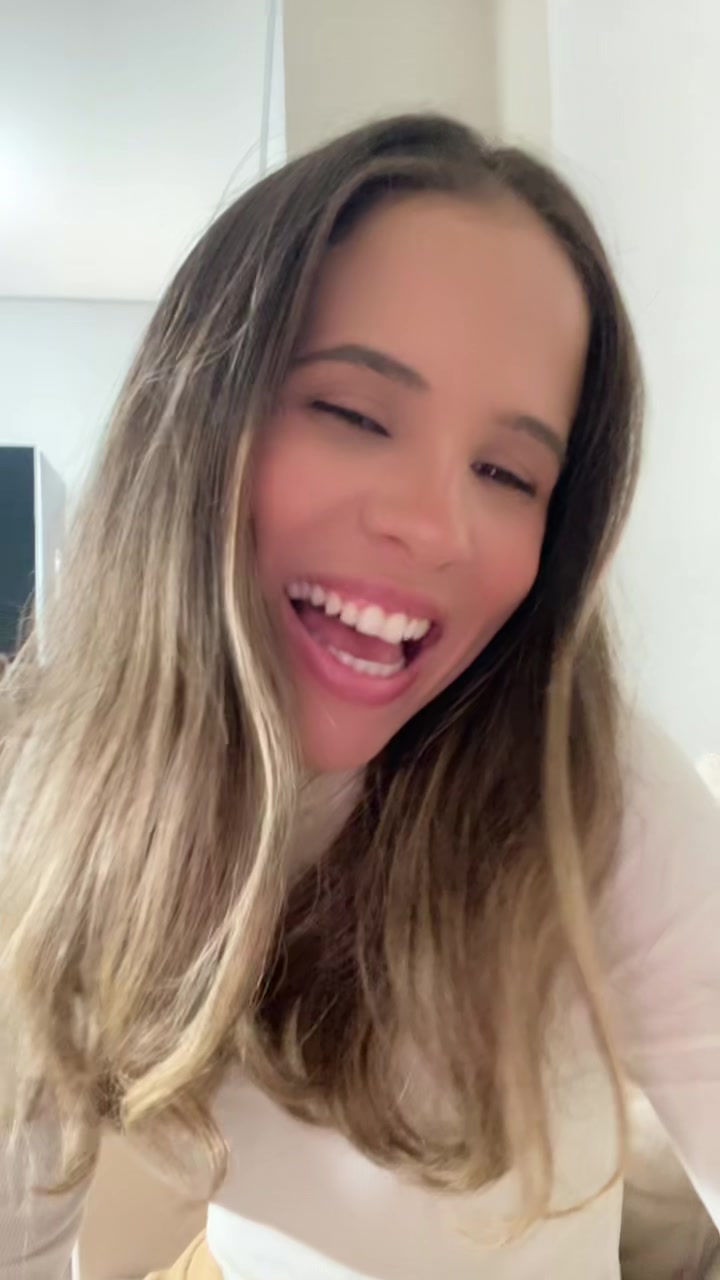@Thayn&aacute;BG