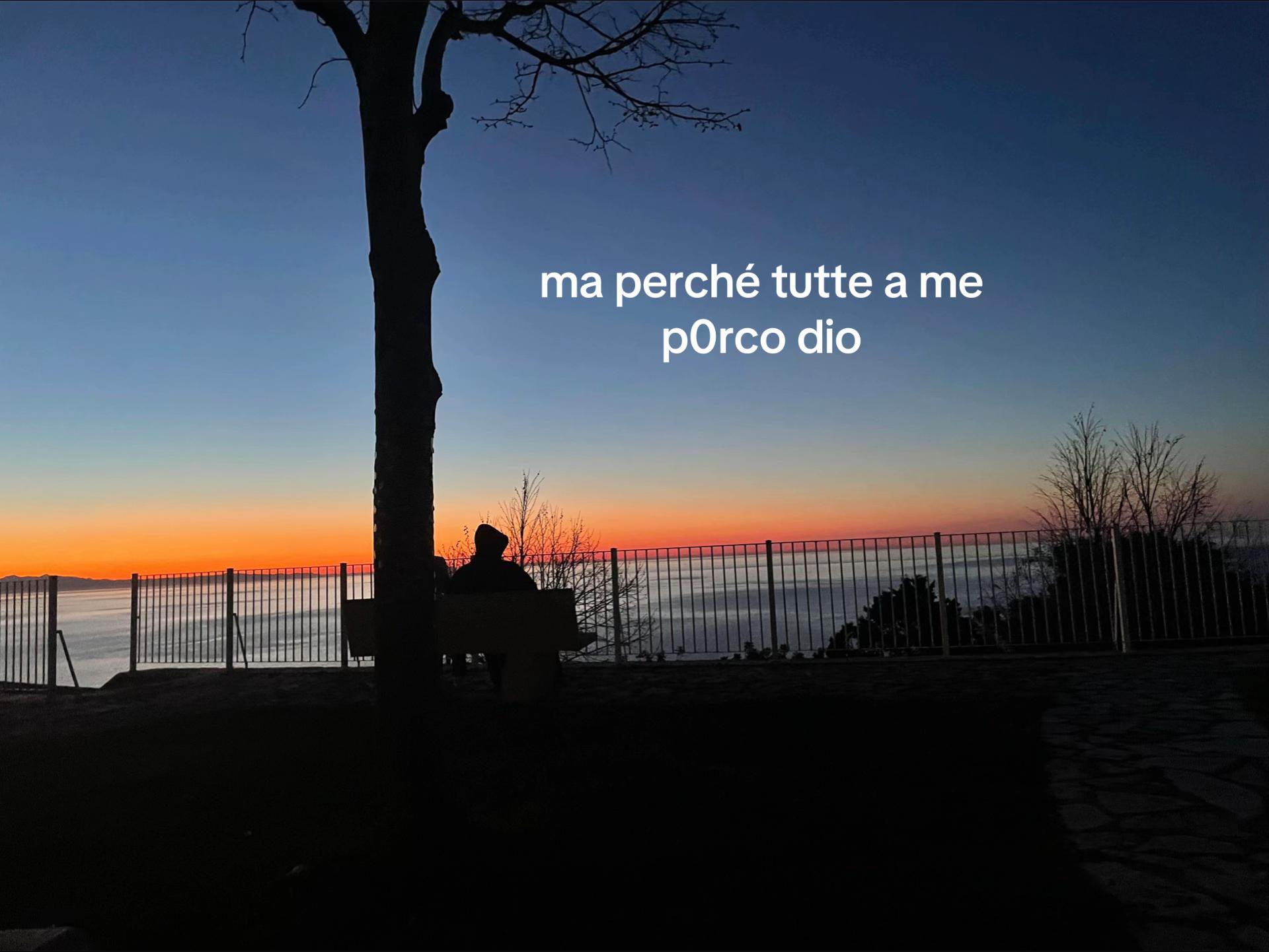 @semiconosciscorriplis
