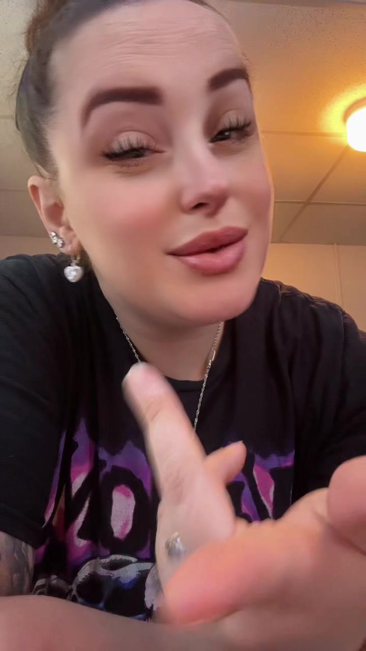 @JustASmallTownGirl🩷💜