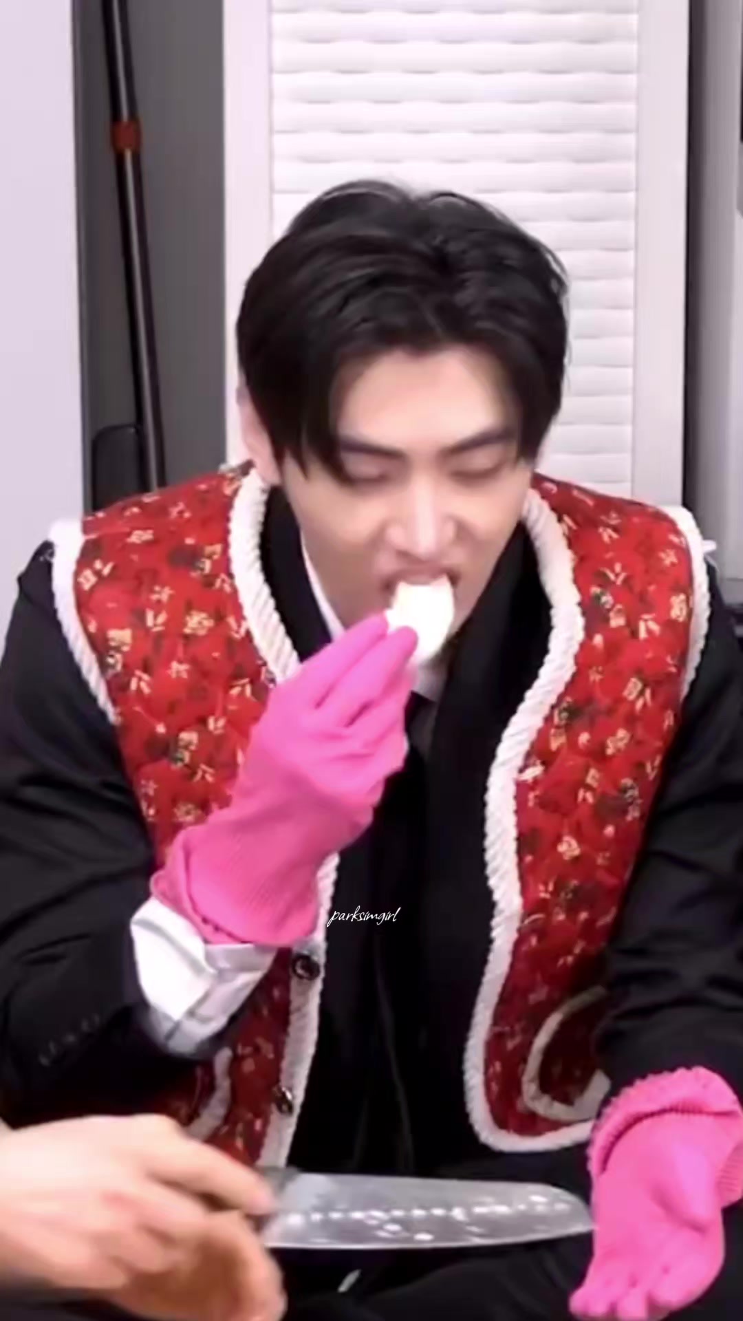 @🐧🦮hooniegurl🗝🦊