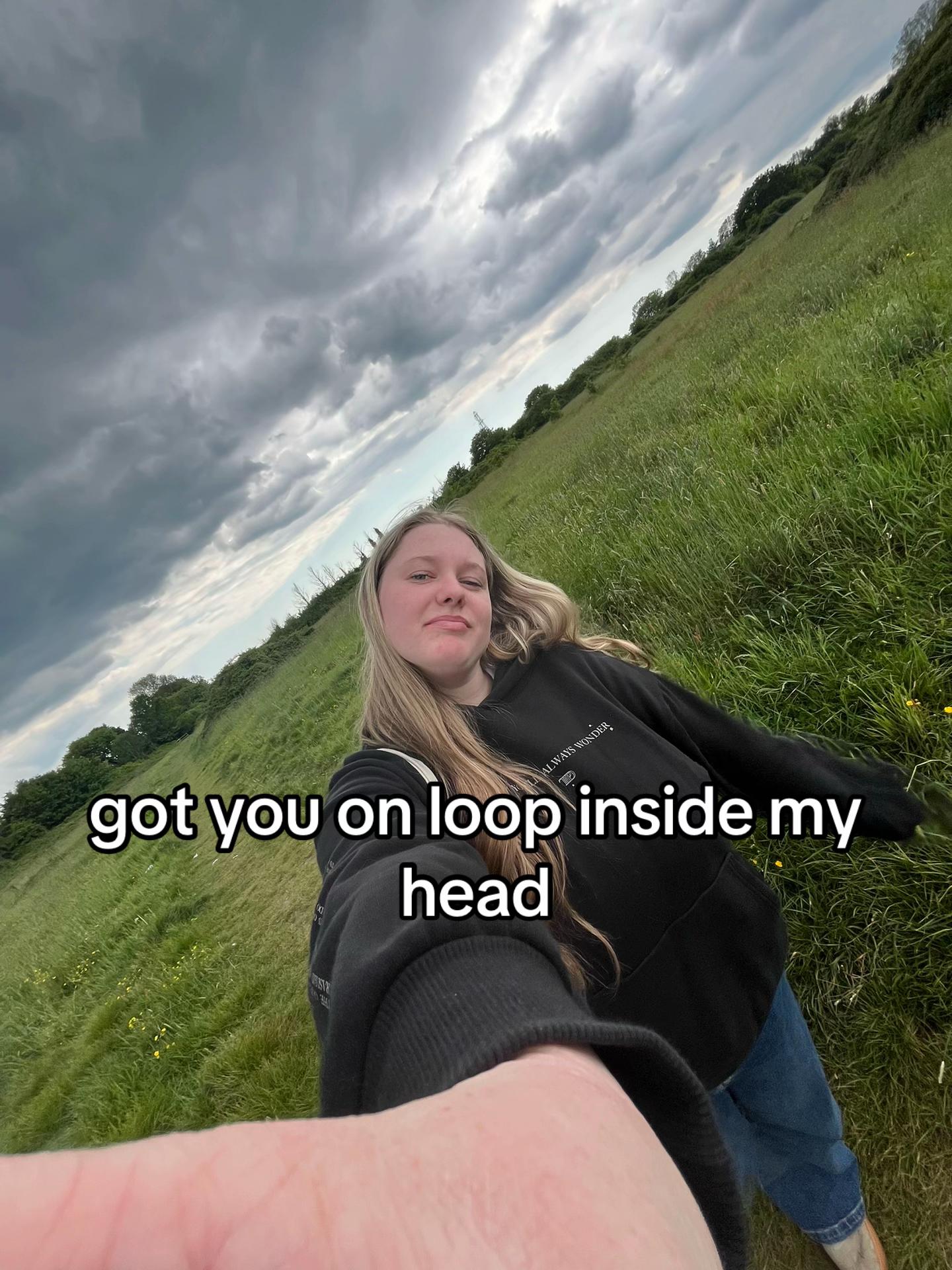 @𝒶𝓂𝑒𝓁𝒾𝒶⸆⸉𝜗𝜚