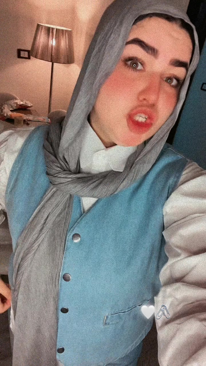 @تديني ورده أديك (فُله)😅🩷