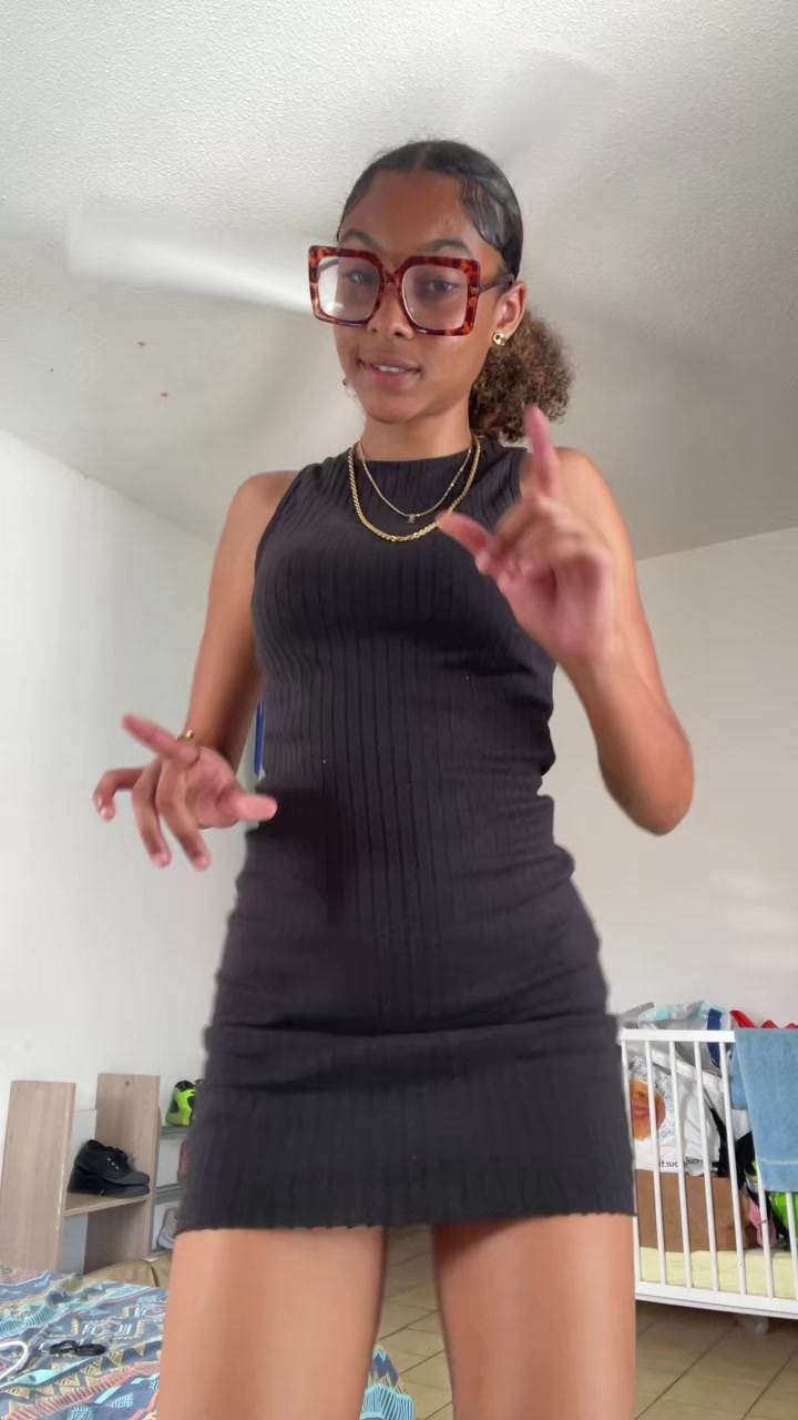 @ᥫ᭡.