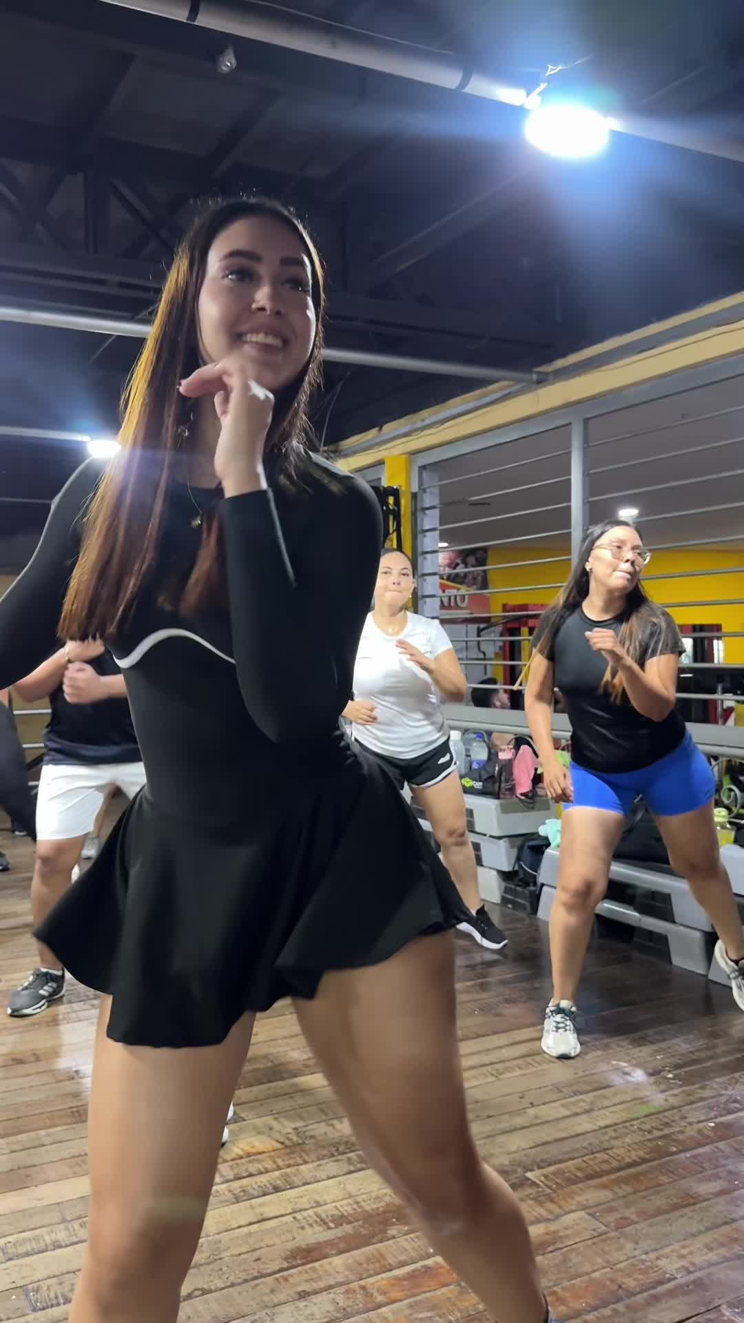 @Pao c Music Baila