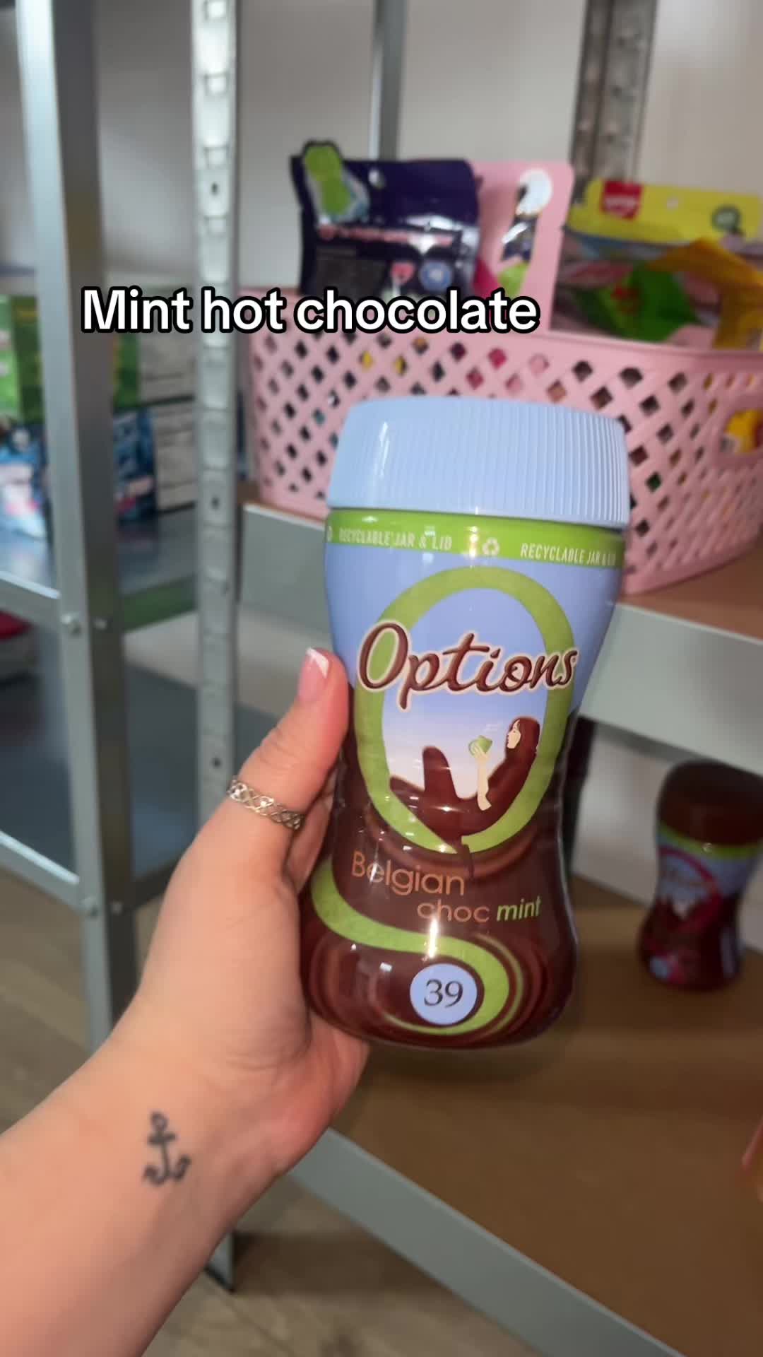 @Bellasboxesuk
