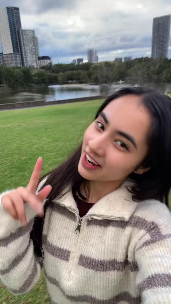 @Uniishaa