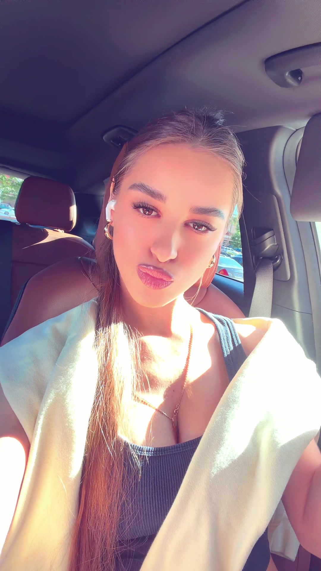 @𝒜𝓃𝑜𝓁𝓎𝒶