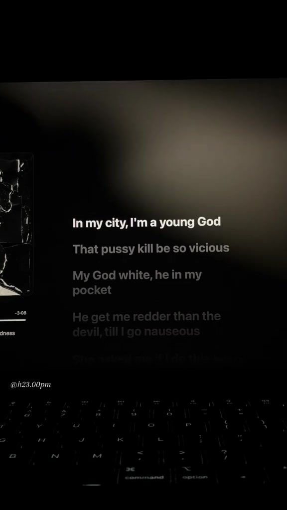 @𖣂