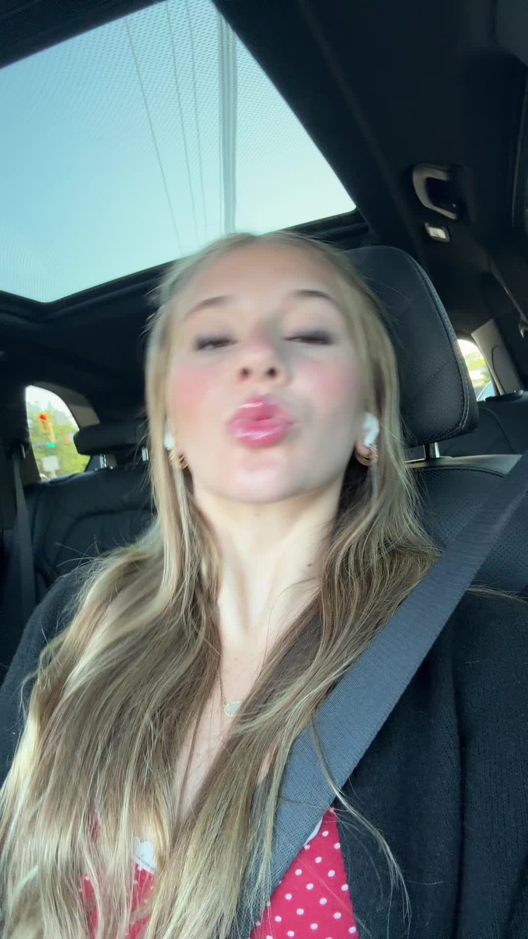 @￼