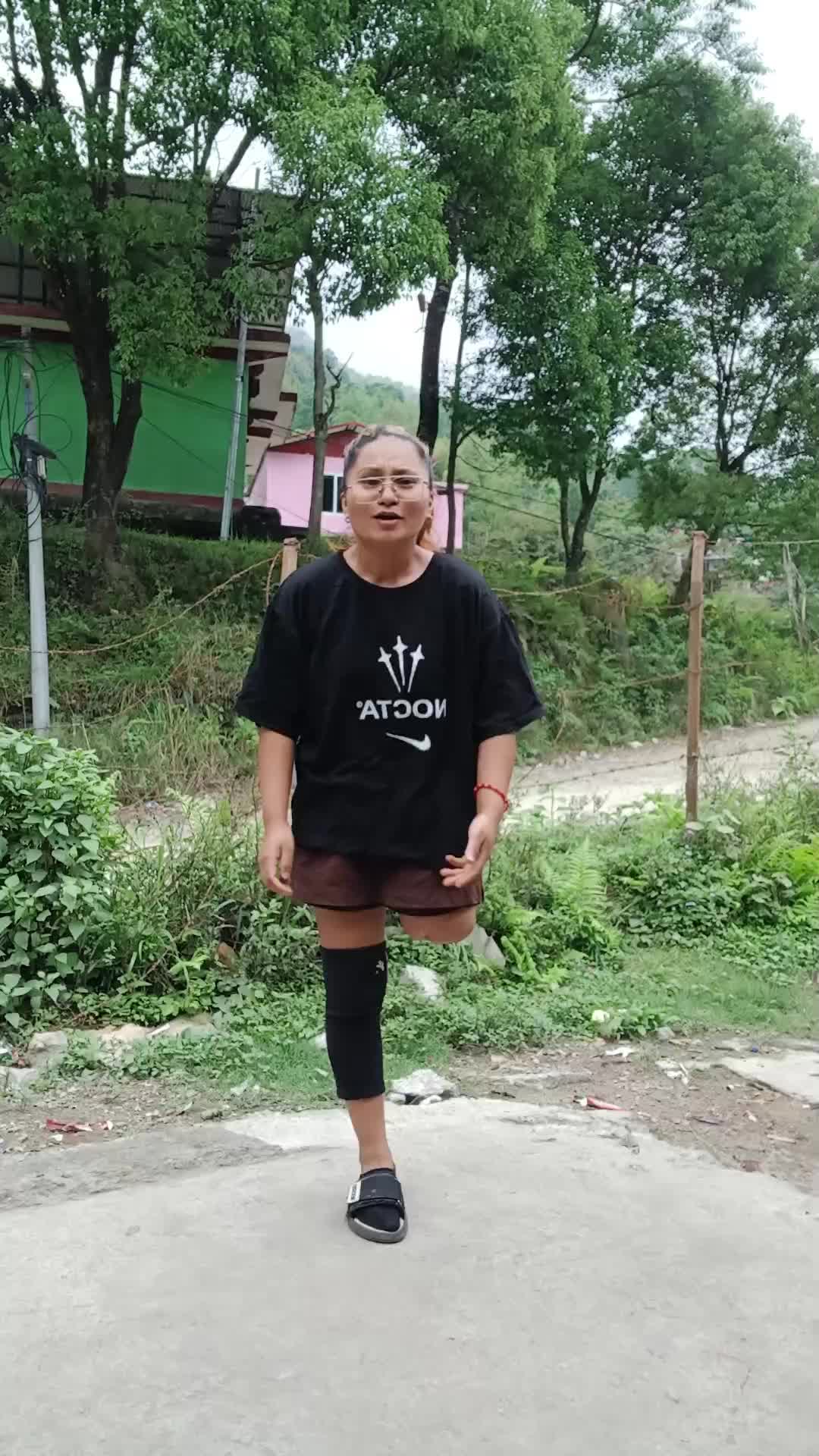 @one leg girl