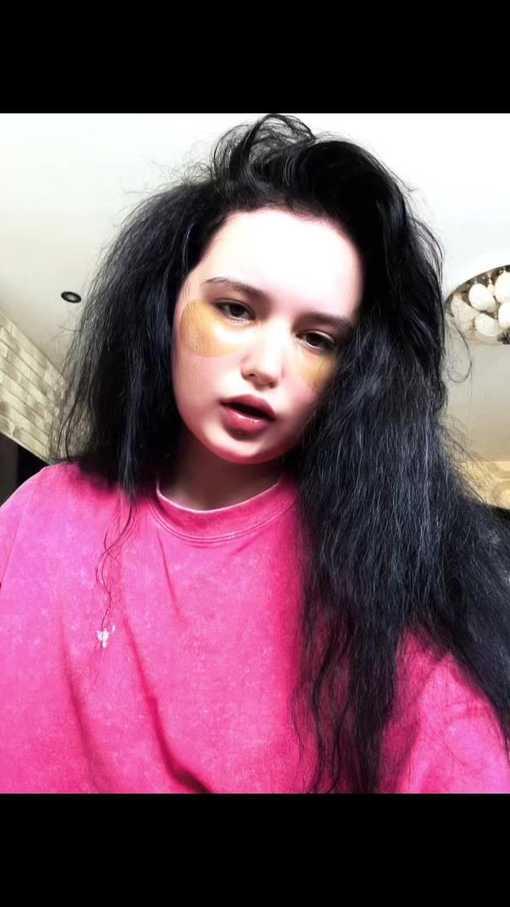 @_naya_