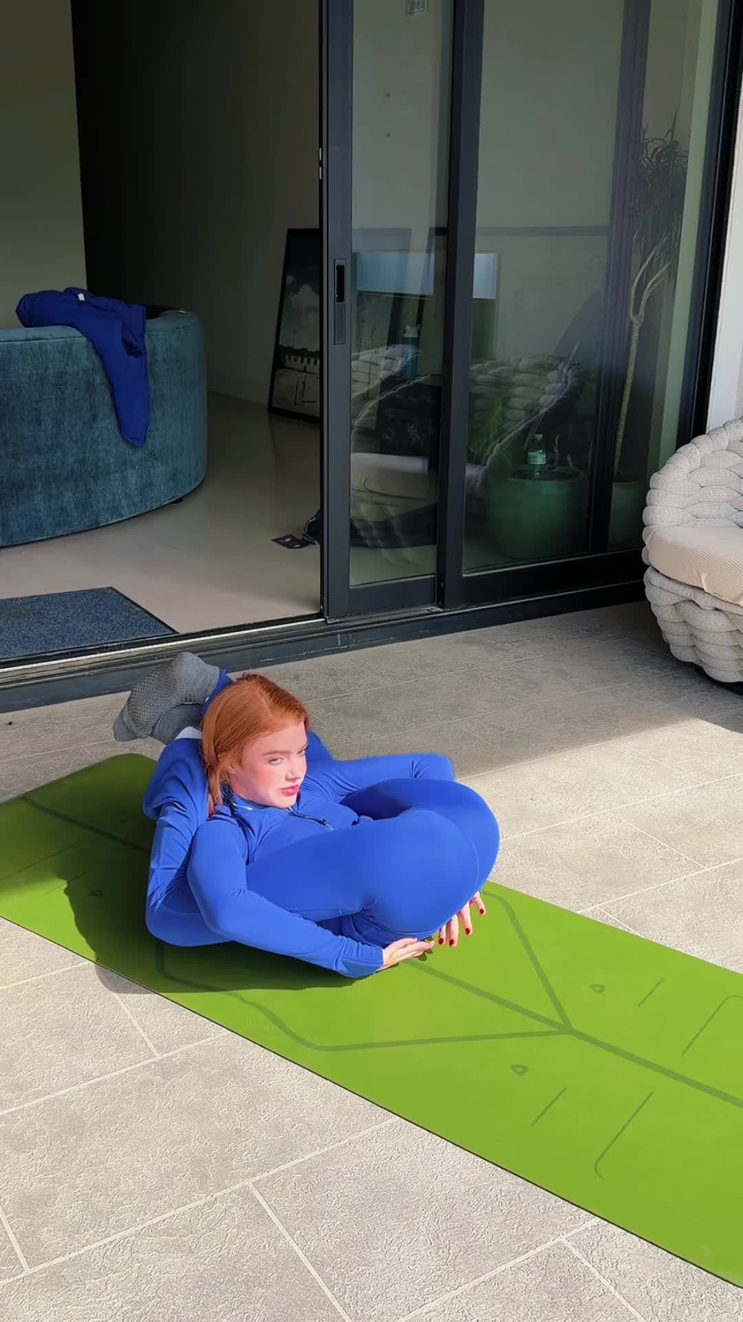 @lilredyoga