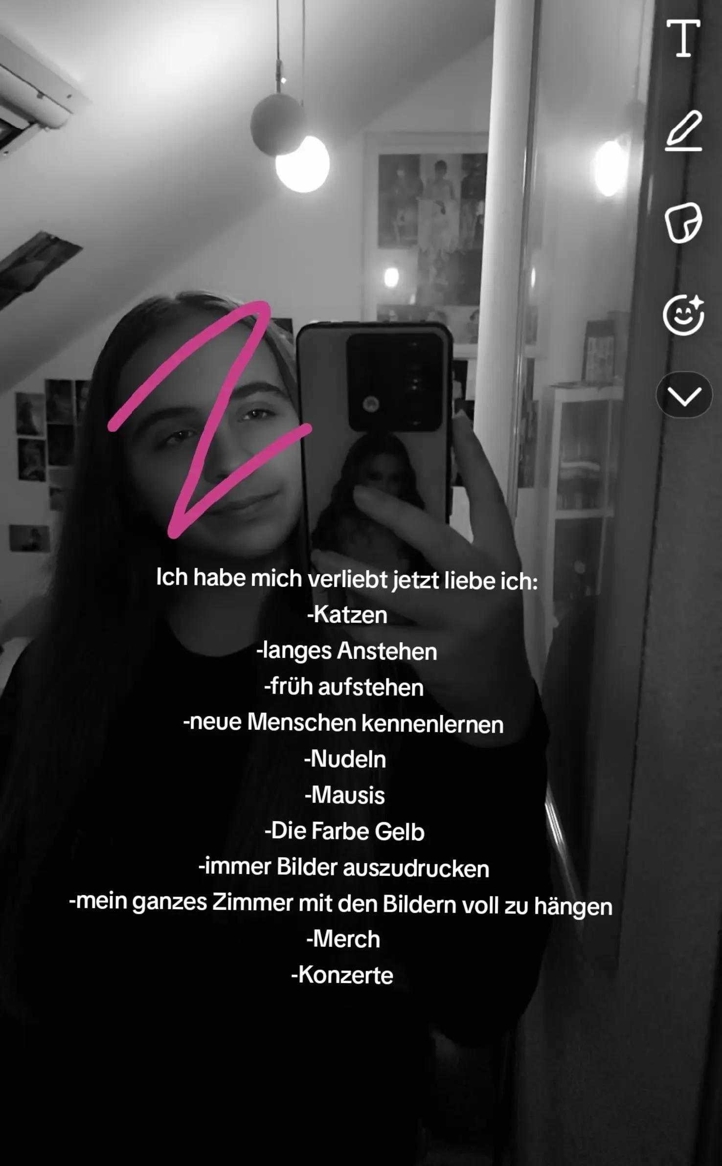 @𝐋𝐢𝐥𝐥𝐲ྀི (𝐅𝐚𝐧𝐏𝐚𝐠𝐞)
