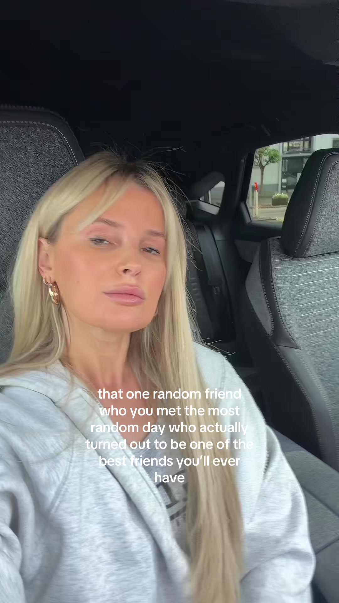 @AlexaChior