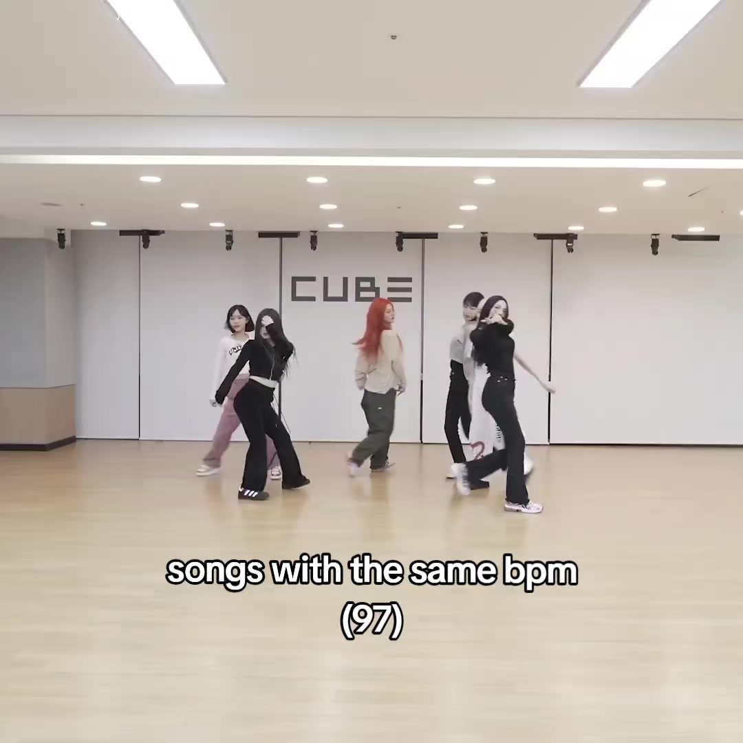 @⃟