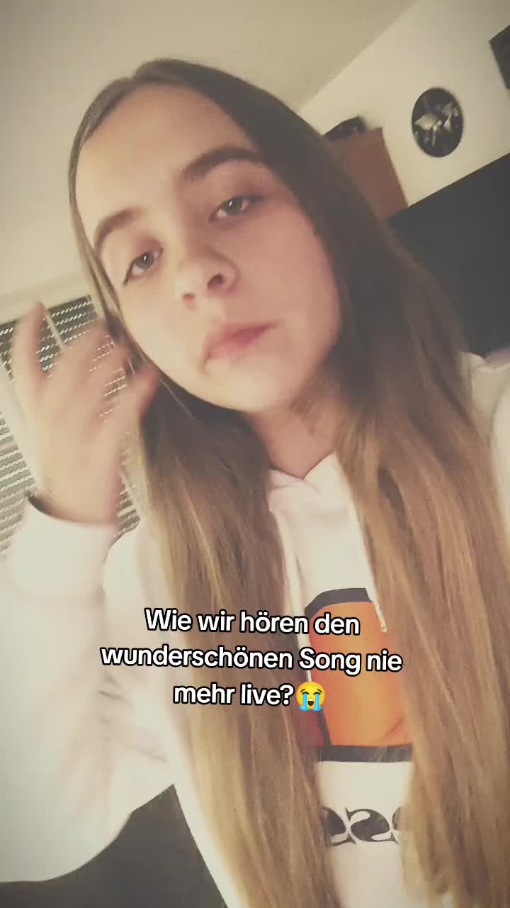 @𝐋𝐢𝐥𝐥𝐲ྀི (𝐅𝐚𝐧𝐏𝐚𝐠𝐞)
