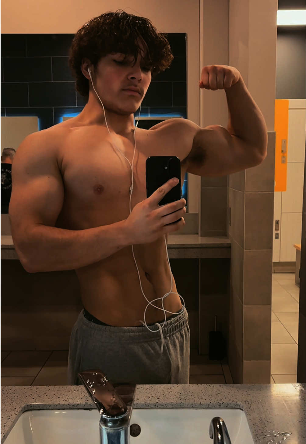 @kazz.lifts
