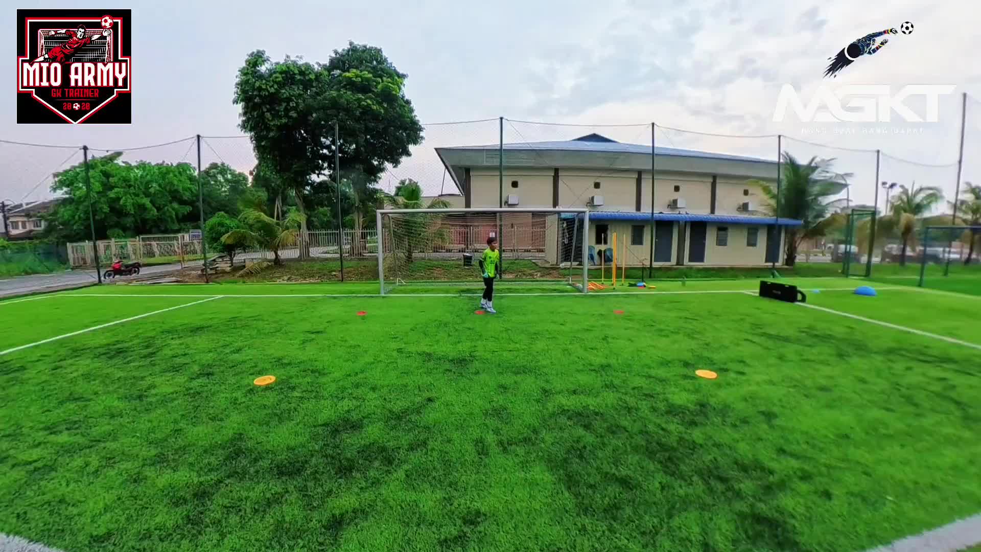 @Mio Army GoalKeeper Trainer