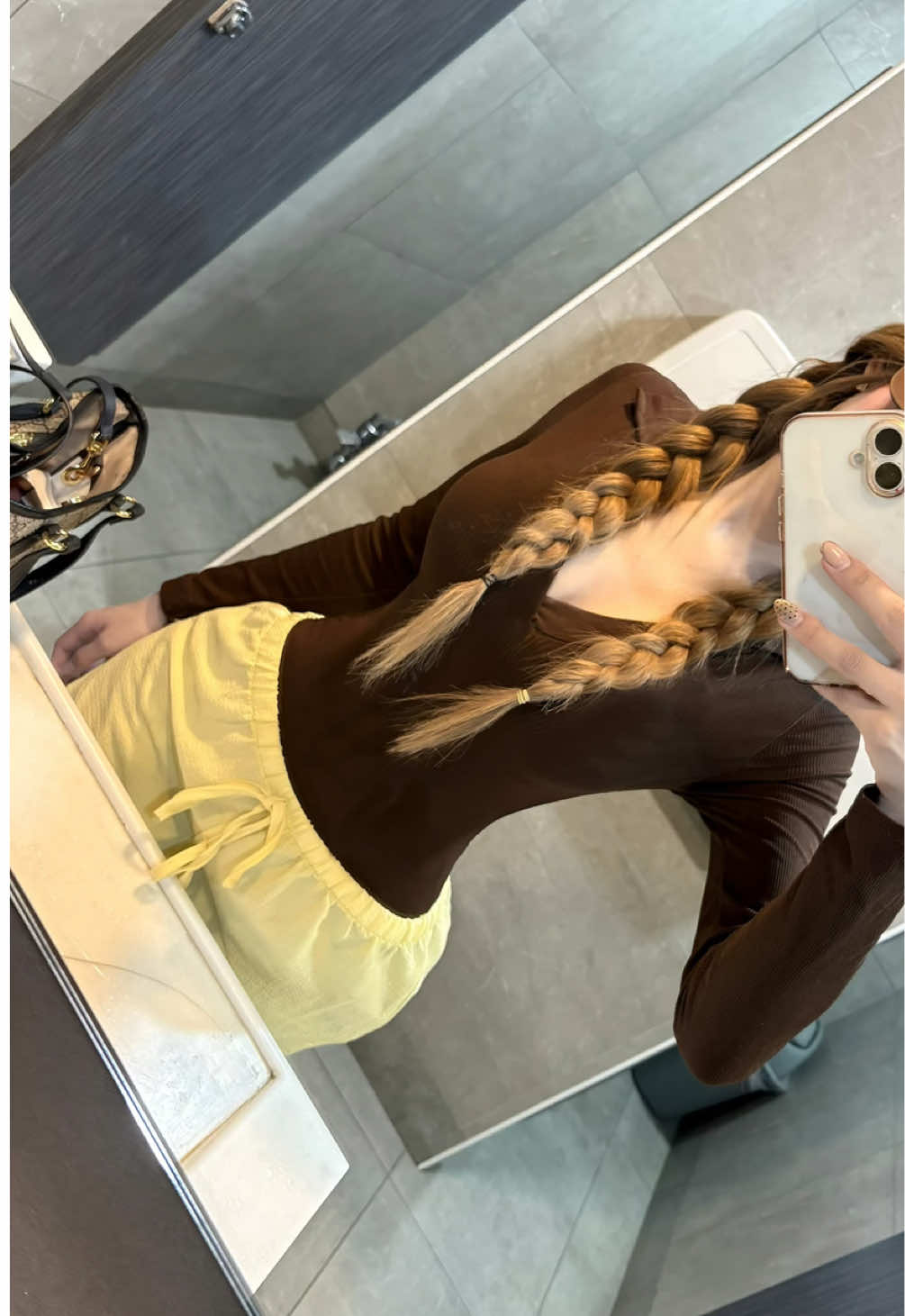 @★&sup1;&sup1;