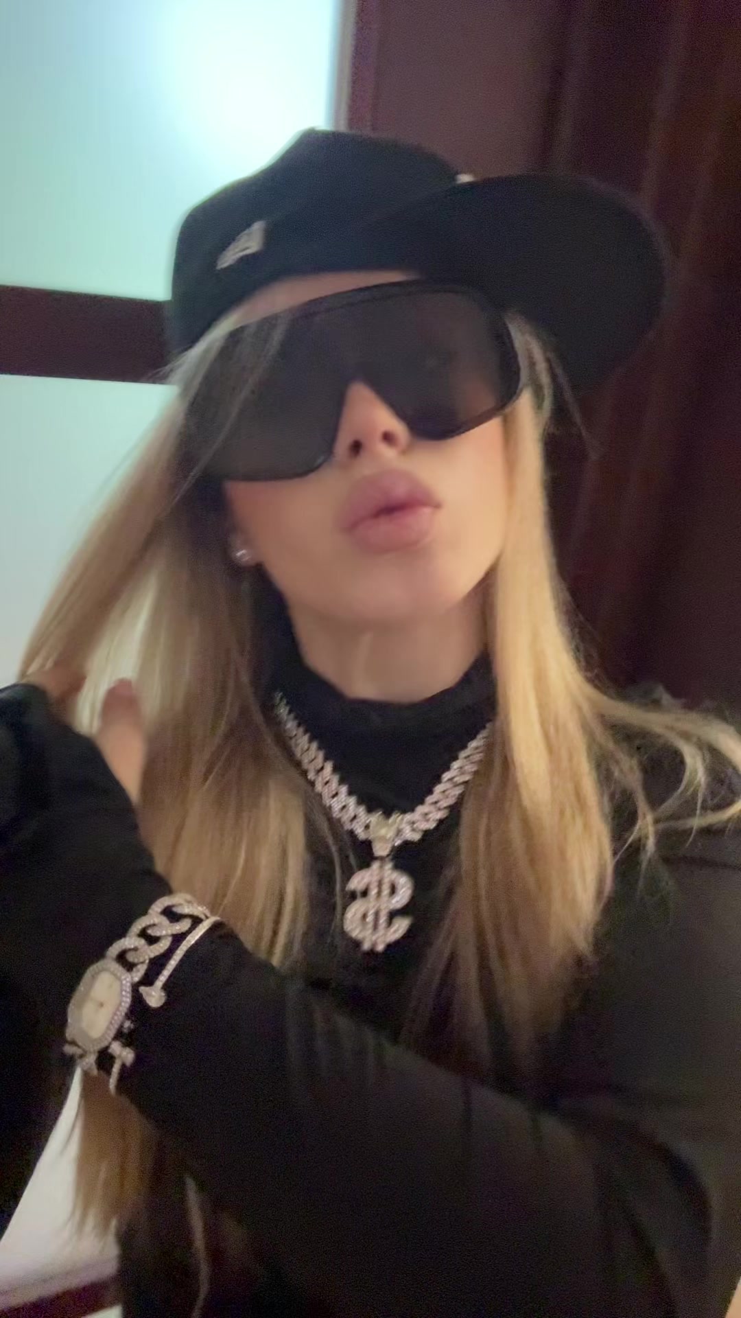 @lizzitak