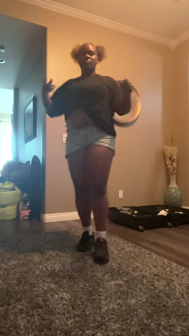 @👩🏾🎤🐐
