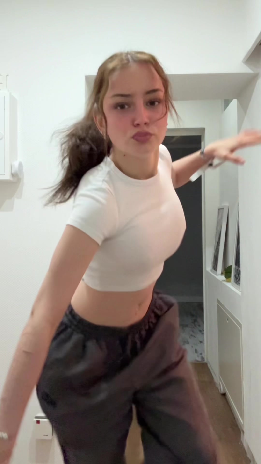 @𝐇𝐀𝐍𝐍𝐀𝐇𝐋𝐔𝐈𝐒𝐈𝐄𝐍𝐍𝐄
