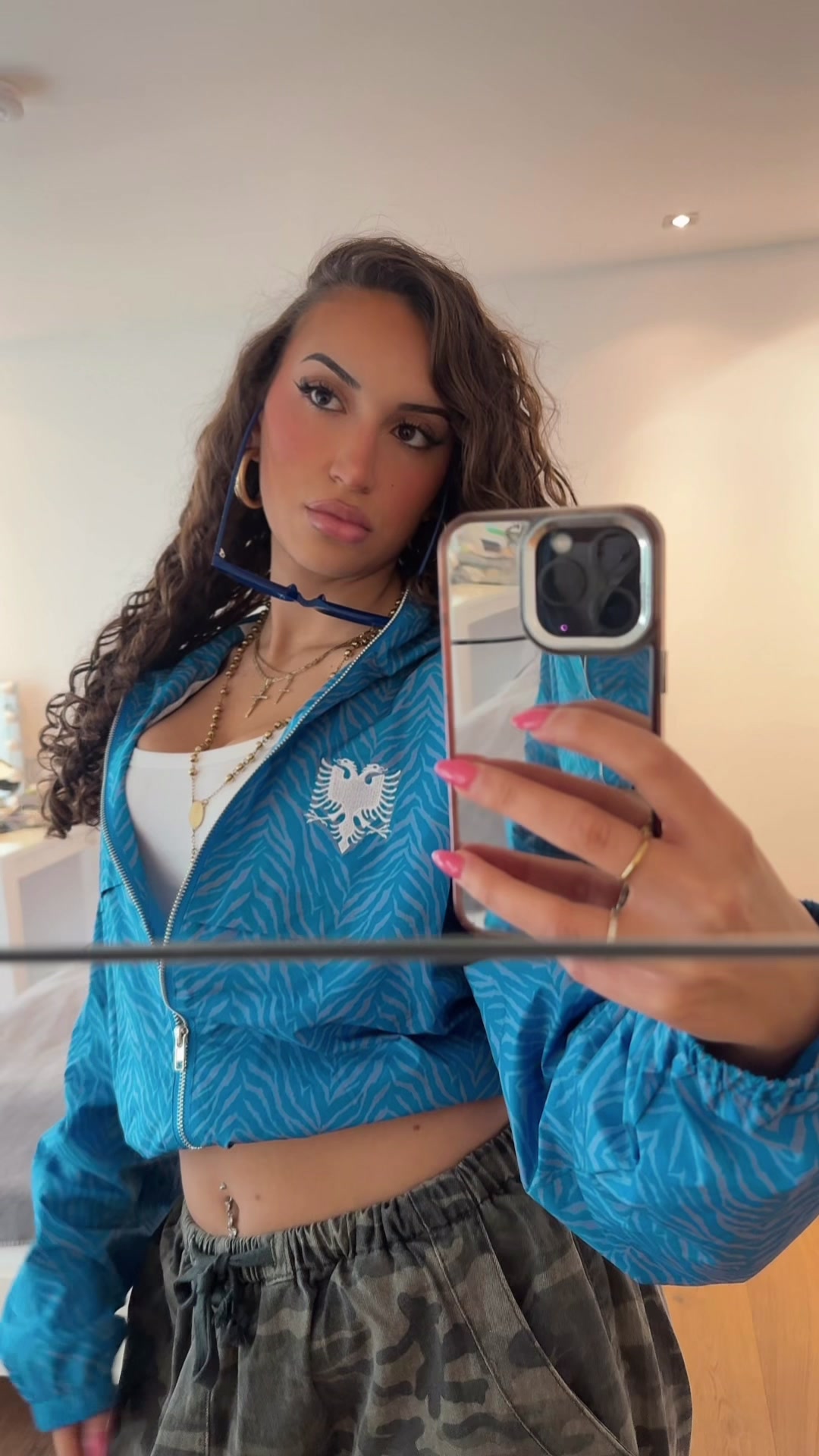 @S Ǝ N Ǝ &Lambda; 🦋