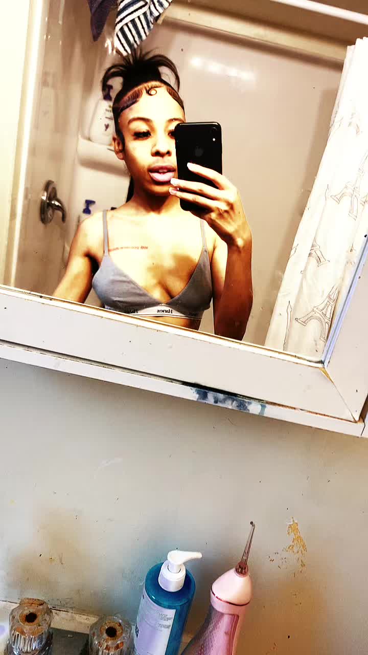 @lanaapsharkinn_
