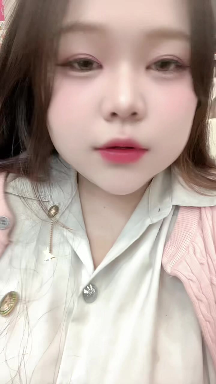 @ปิ่นที่แก้มแดงๆ