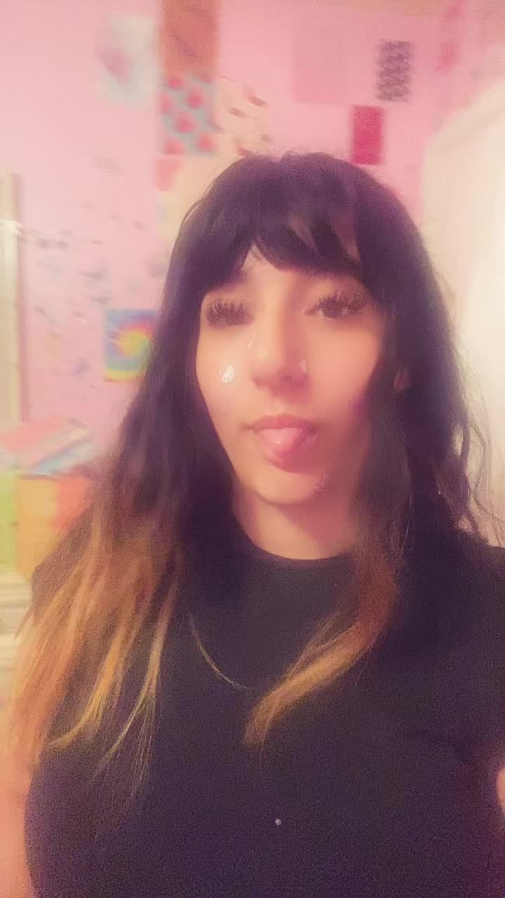 @sarahnextdoorgirl:)