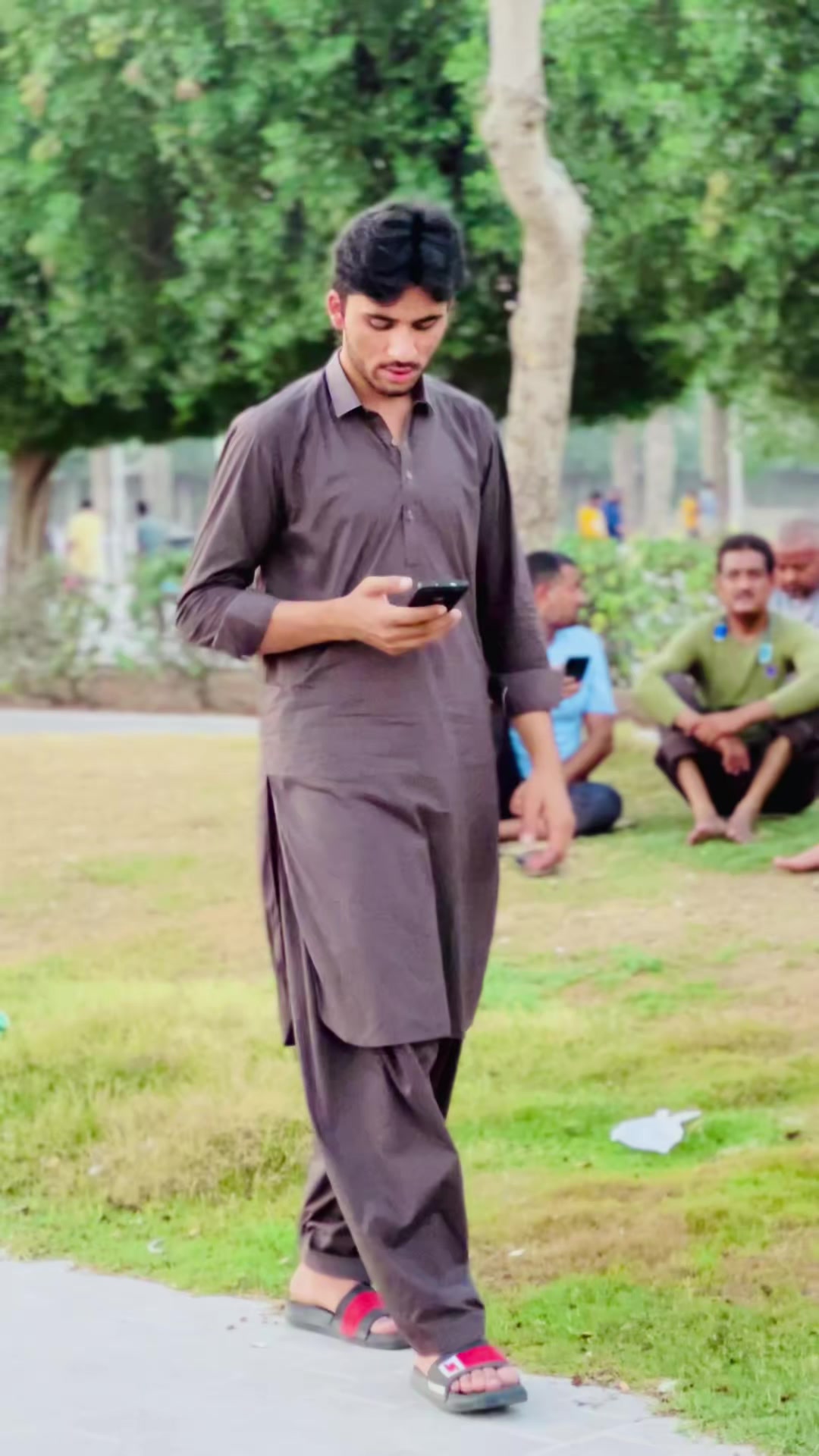 @꧁ ABBAS AHMAD 𝟕 🤍 ꧂