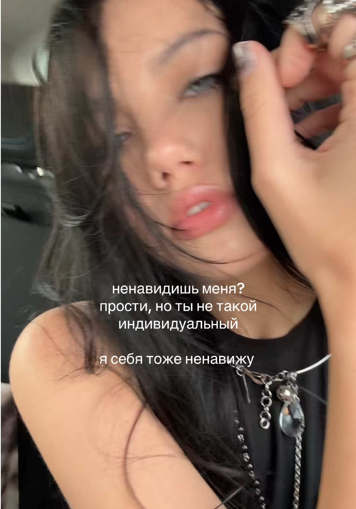 @<4