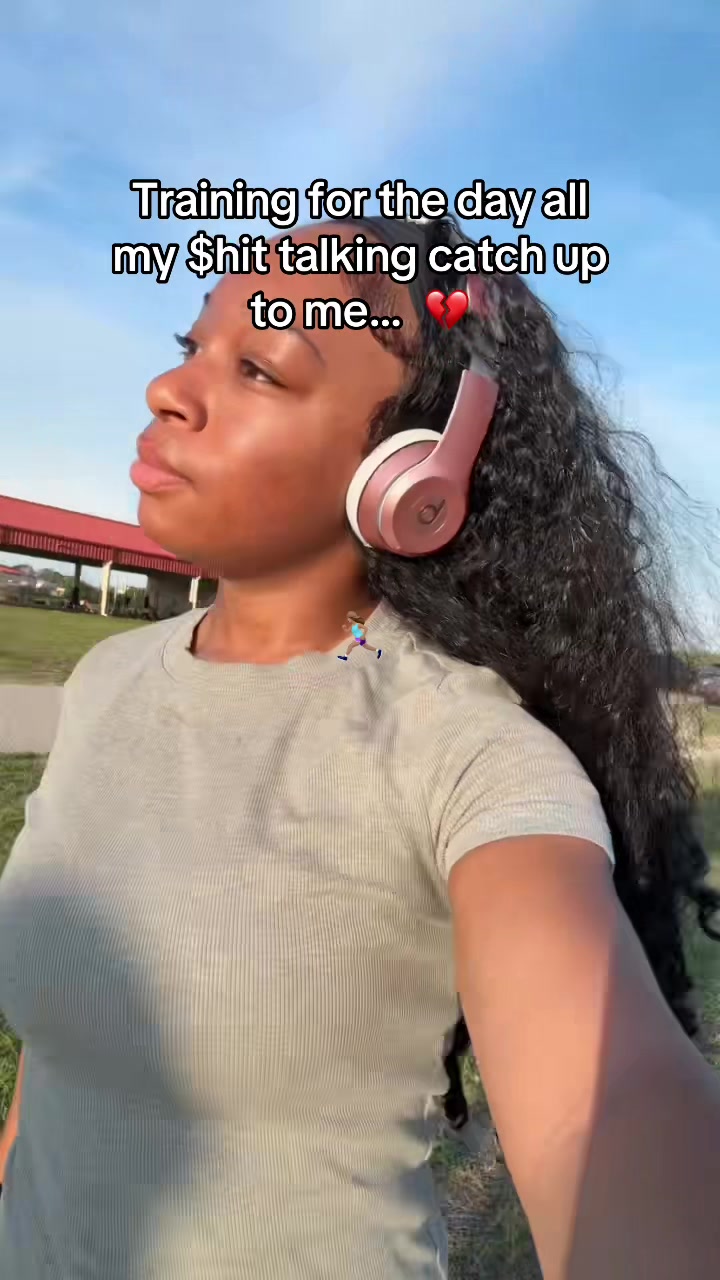 @Rose Pooh 🍭⭐️💓 &bull; Following