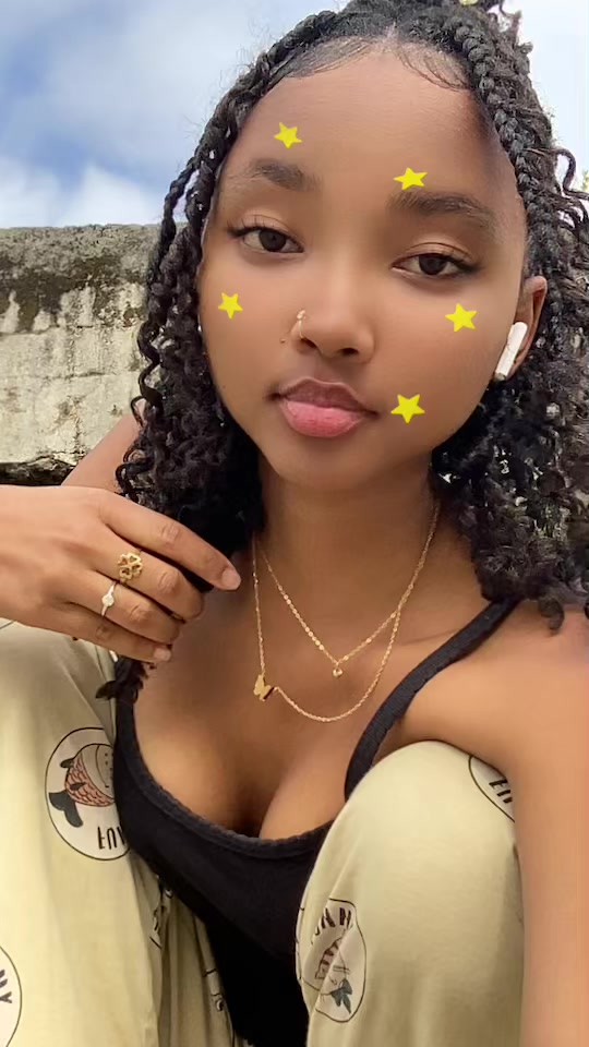 @𝒱𝒾𝒸𝓉𝑜𝓇𝒾𝒶🌺