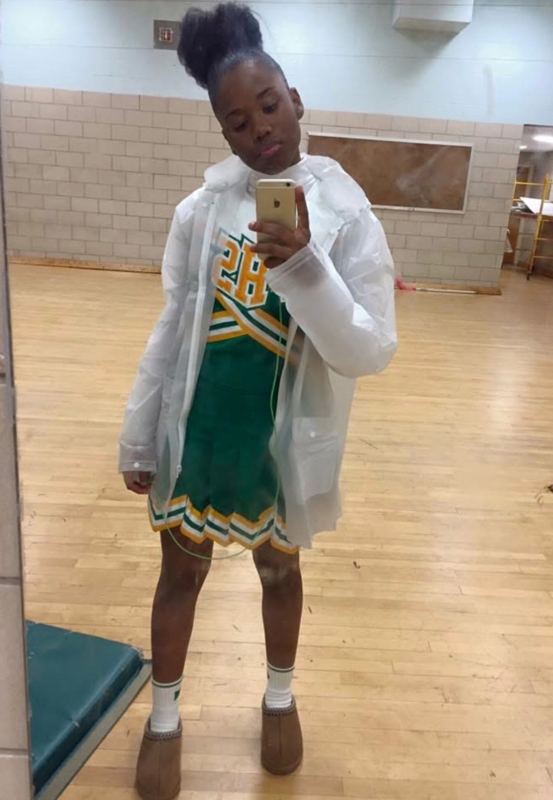 @￴