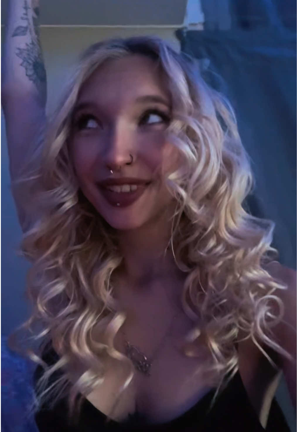 @✧✩ 🖤𝒟𝑒𝓏𝓏𝒾🖤✩✧