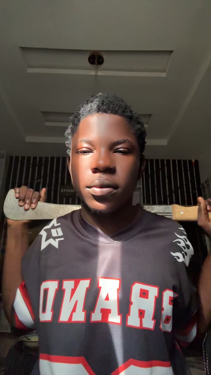 @_ 𝙾𝙻𝚄𝚆𝙰𝚃𝙾𝚂𝙸𝙽 👑🦍