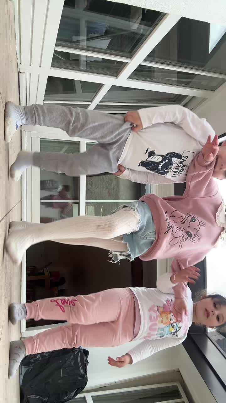 @carolinadecaro