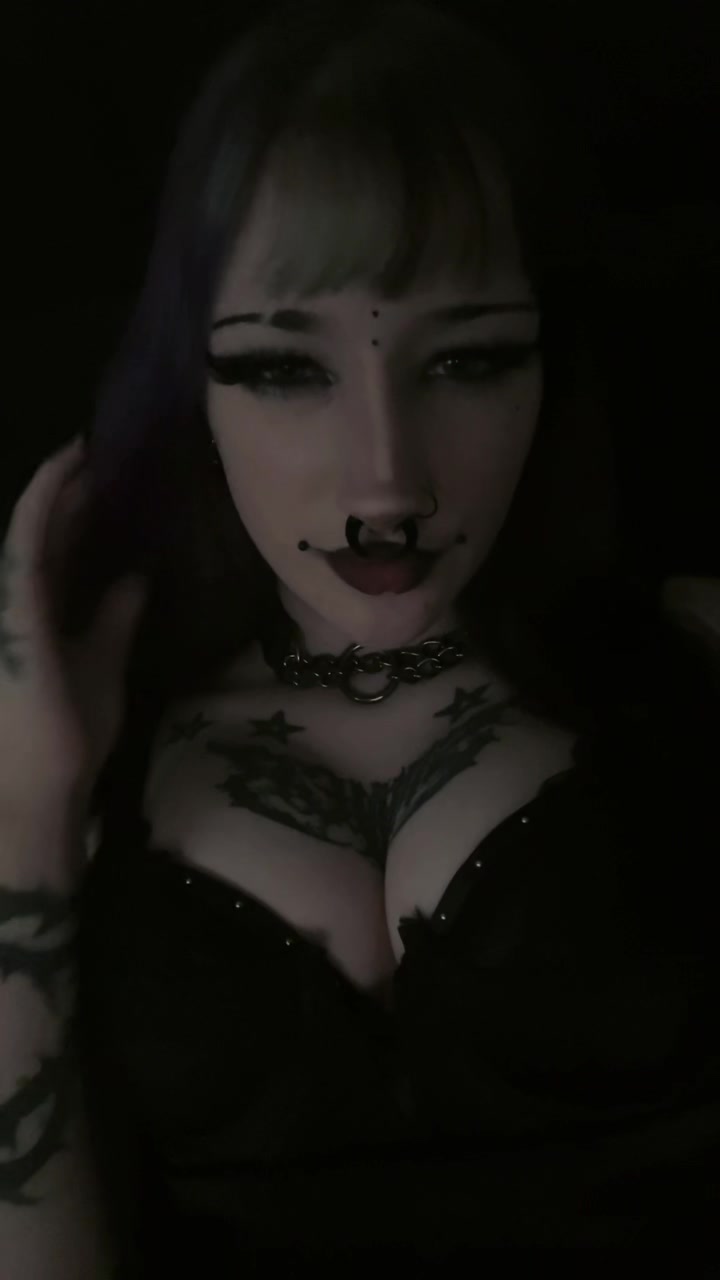 @𝓓𝓪𝓲𝓼𝔂🦇
