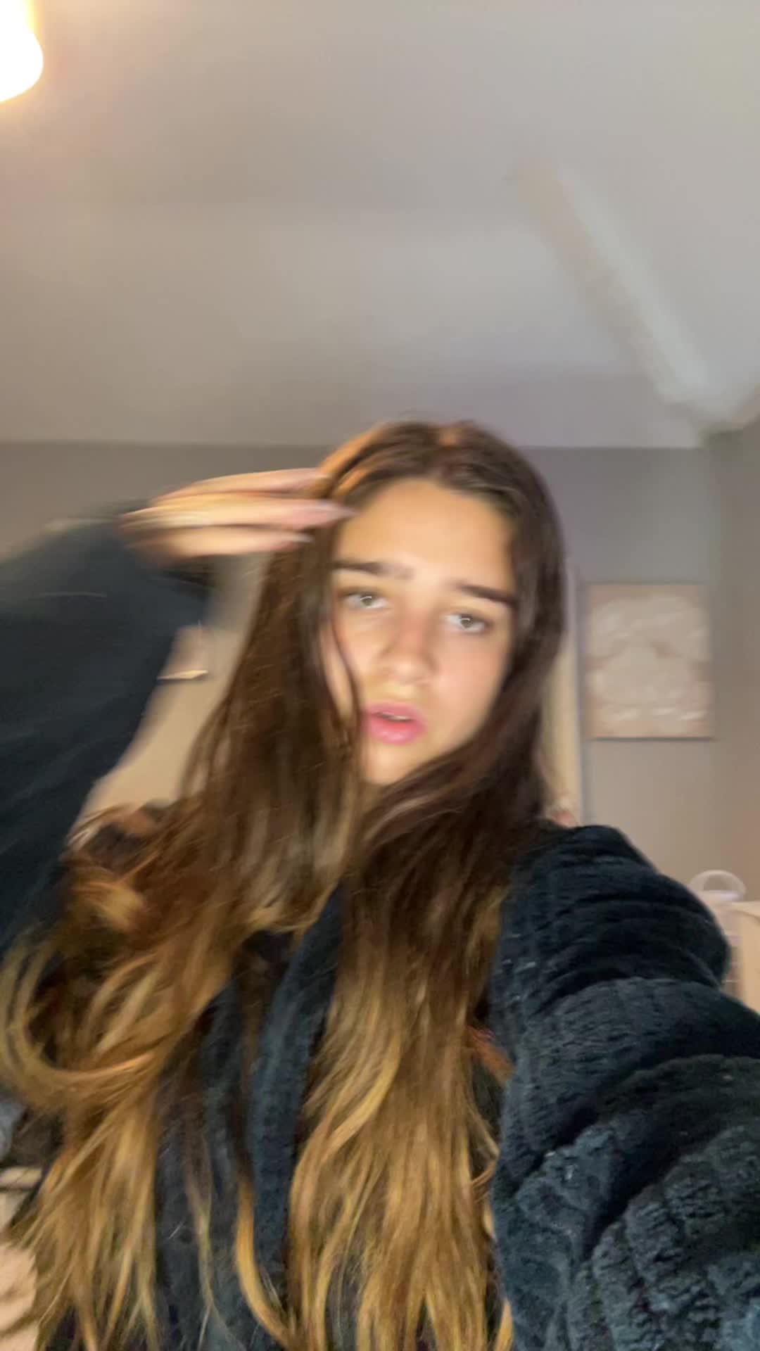 @caitlinelliejonesxx