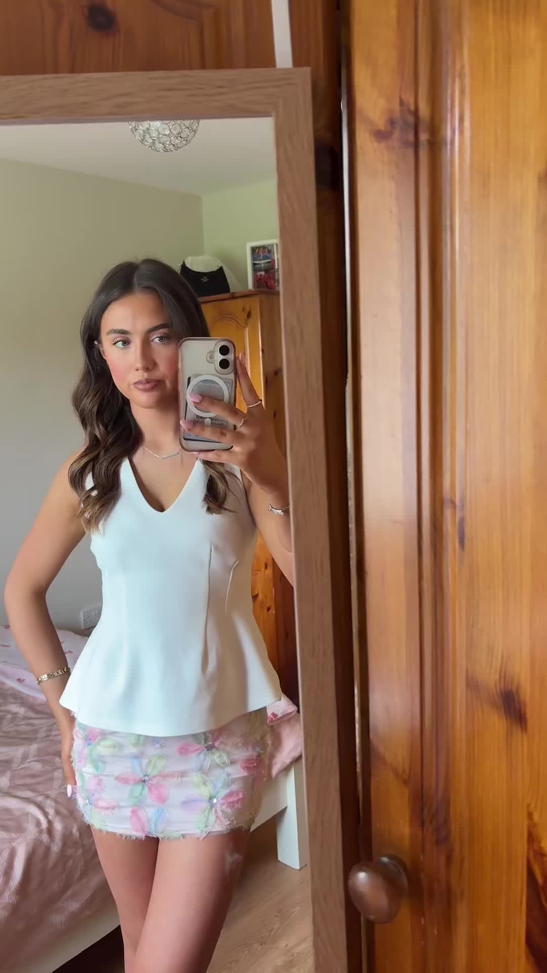 @.ainehughes