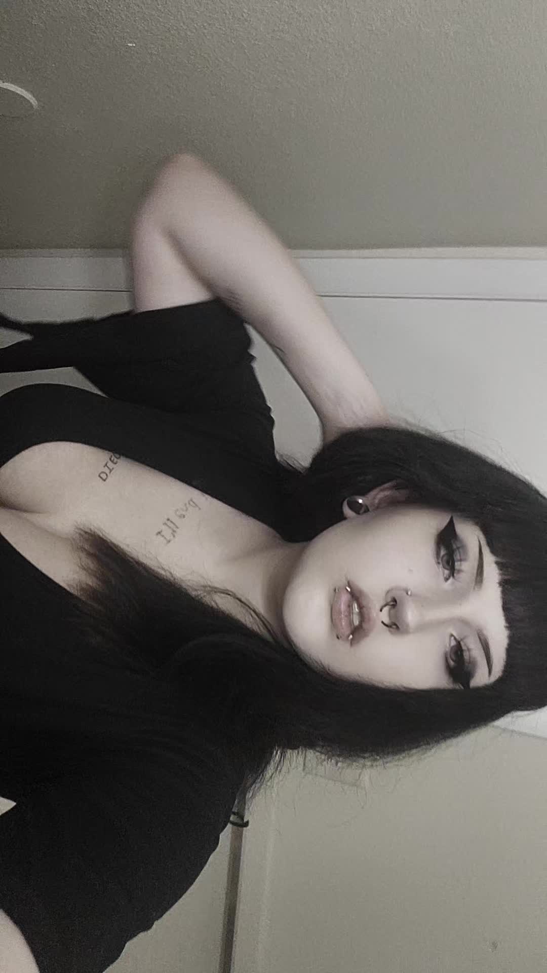 @V4MPY